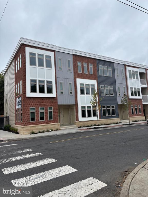 Building Photo - 200 Hamilton Ave