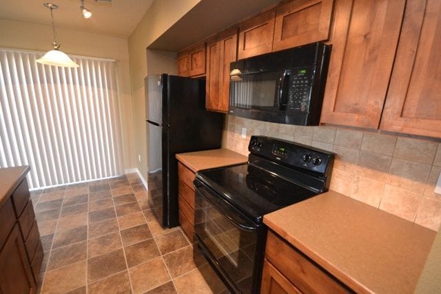 Building Photo - 2-Bed 2-Bath Townhome in Sendero Subdivision