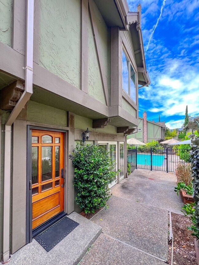 Building Photo - Beautifully Remodeled St. Helena Townhome with Pool Access & 2-Car Garage