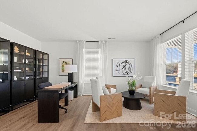 Building Photo - 1018 Fairway Green Ln