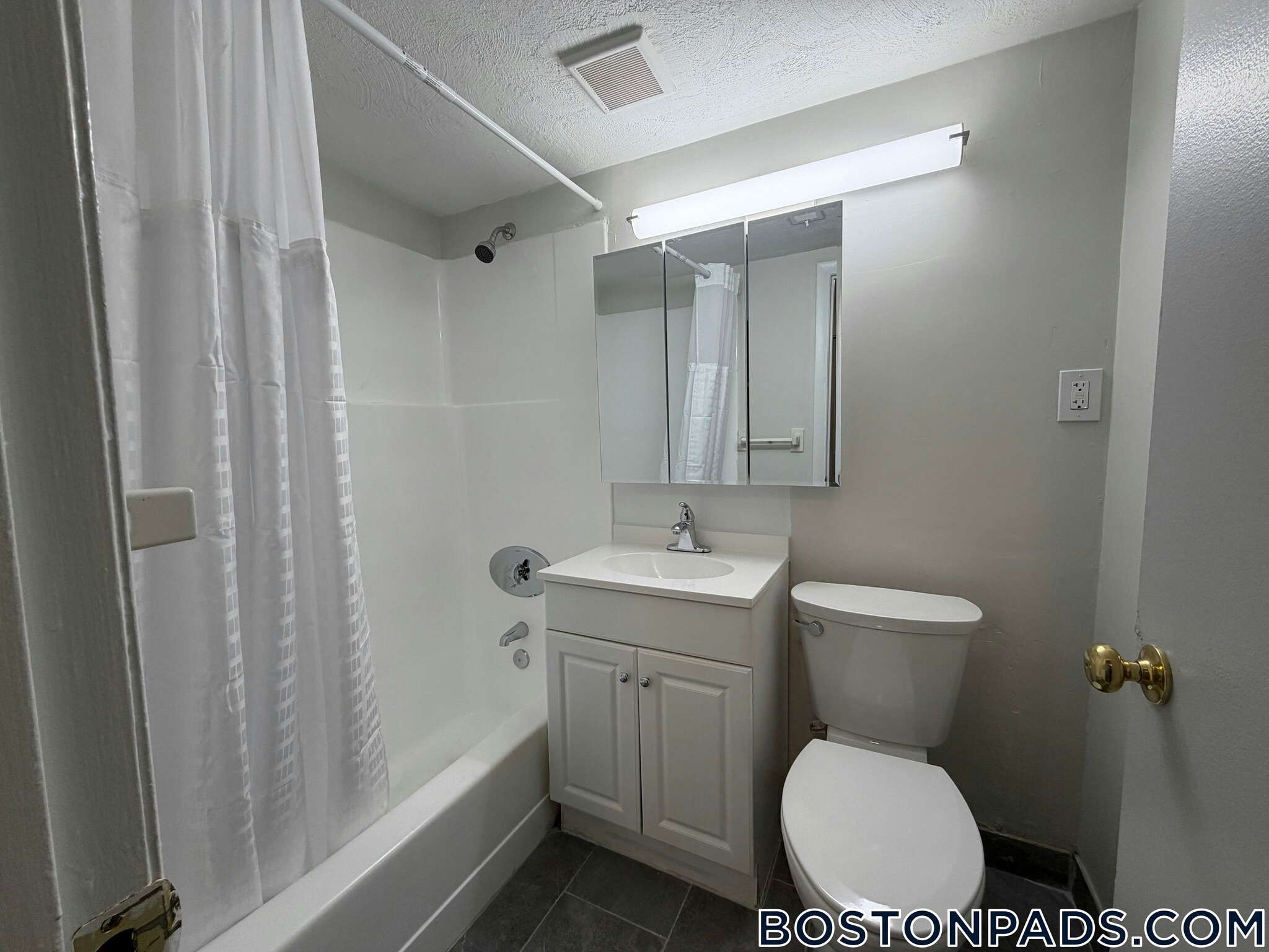 Building Photo - 60 Reservoir St