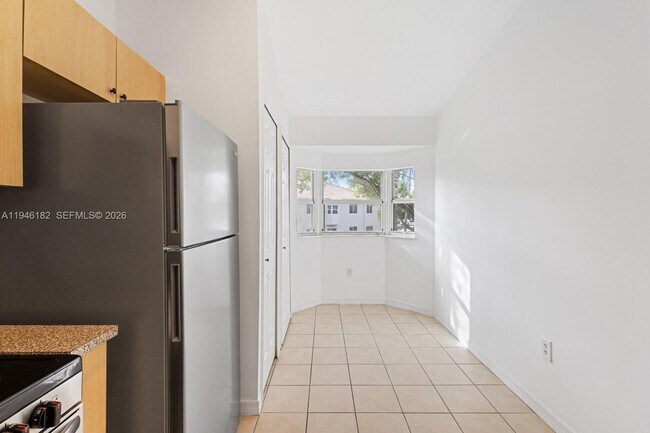 Building Photo - 2921 SE 13th Ave