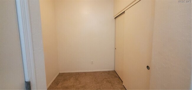 Building Photo - 6868 Sky Pointe Dr