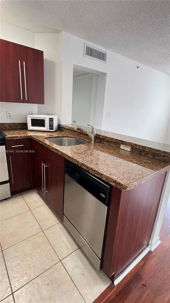 Building Photo - 771 N Pine Island Rd