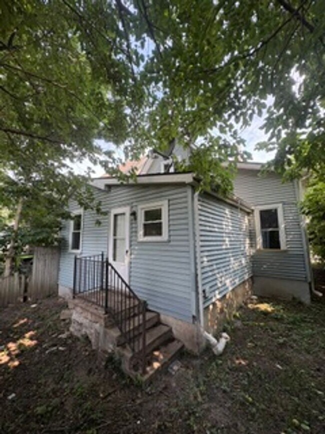 Building Photo - 4 bedroom single family home in Peoria for Rent