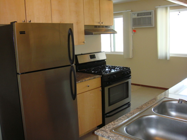 Kitchen - Colonial Apartments