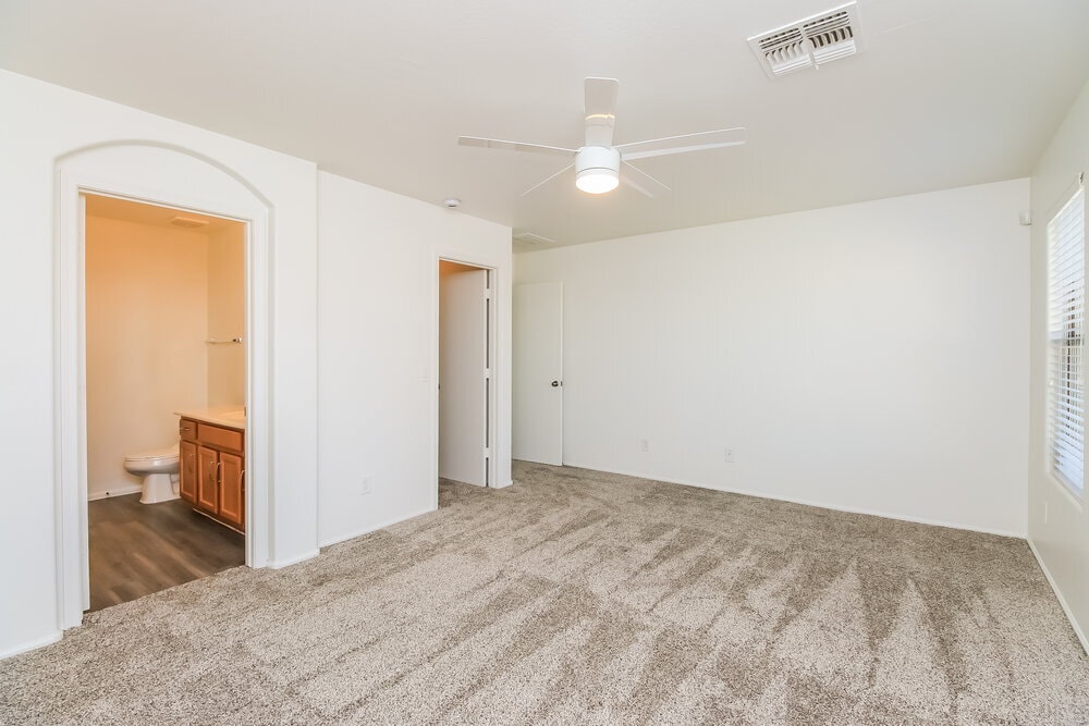 Building Photo - 1459 E Shari St