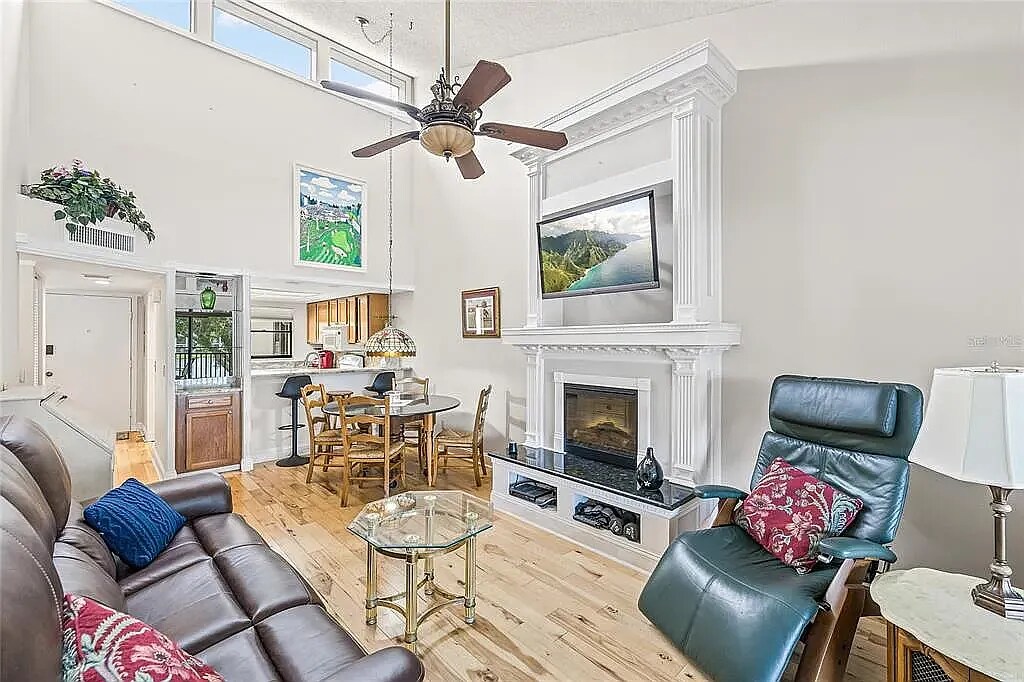 Building Photo - 222 Woodlake Wynde