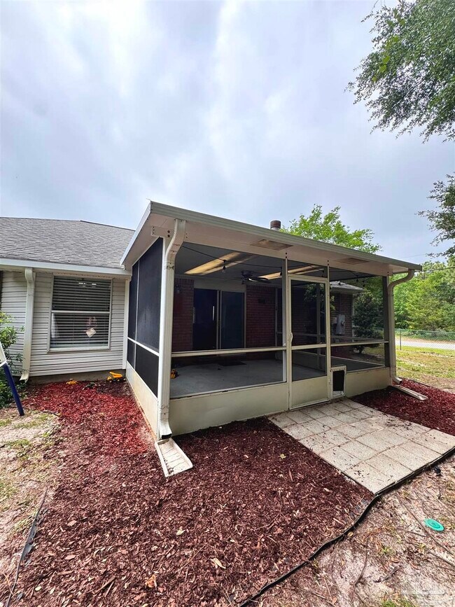 Building Photo - 2404 Houston Cir