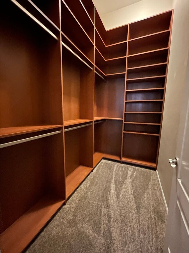 Building Photo - Mission Ridge Condos-Gorgeous 2nd Floor Un...