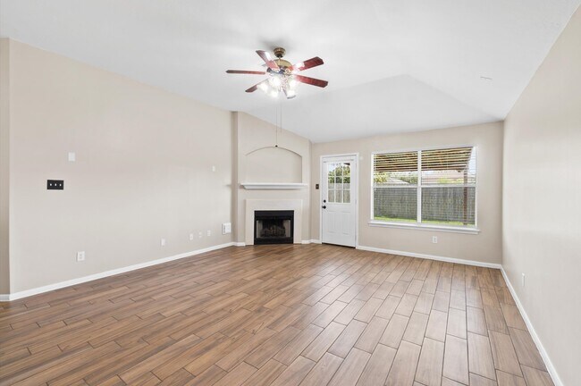 Building Photo - 227 Mammoth Springs Ln