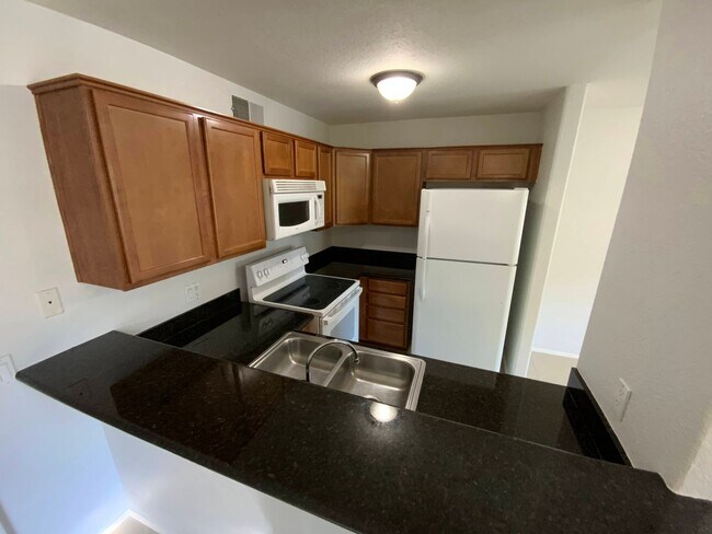 Building Photo - Resort Style 3 Bedroom Condo Located near UNLV, Airport and Strip