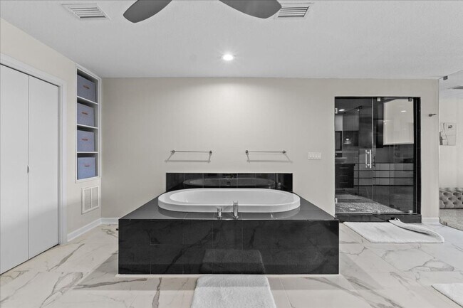 Building Photo - 3824 Gaines Dr