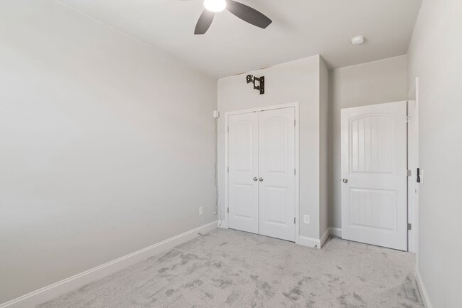 Building Photo - 1444 Channing Dr