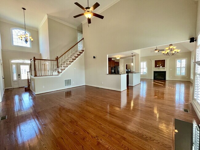 Building Photo - 4 Bed, 2 Bath Nest With Pool In Mariner's Pointe