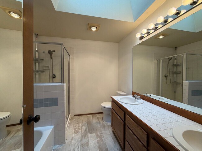 Building Photo - Saratoga Reach Beauty: Updated 4BR Home with Deck, Fireplace & Prime Mukilteo Location