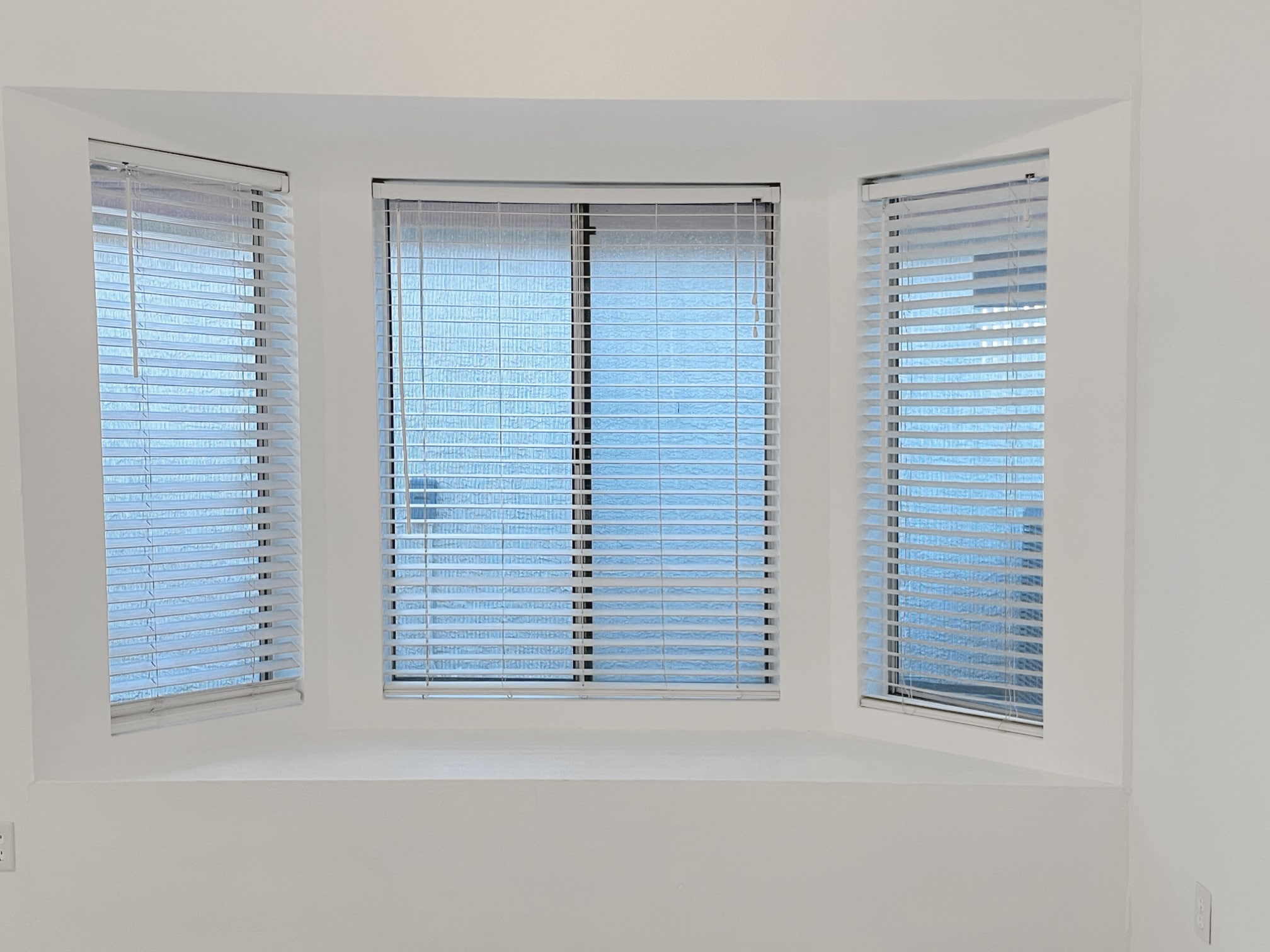 Building Photo - 1120 N Val Vista Dr