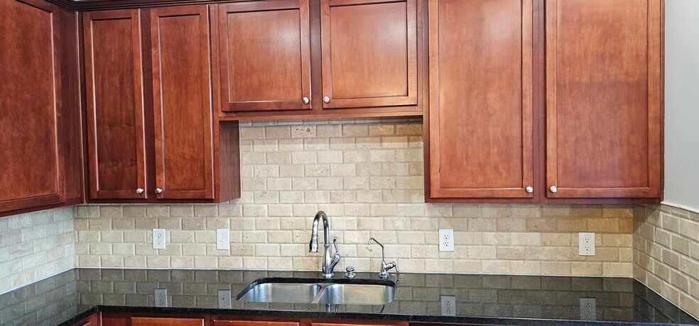 Building Photo - 1028 Cavendish Dr