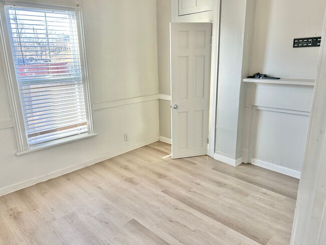 Building Photo - 2BR/1BA Home-Sweet-Home