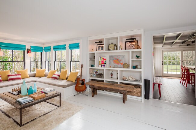 Building Photo - 135 Little Plains Rd