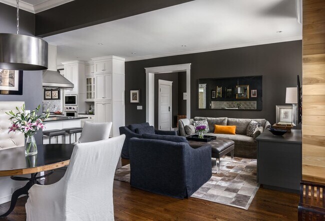 Building Photo - Elegant Fully Furnished 4BR/3.2BA Classic ...