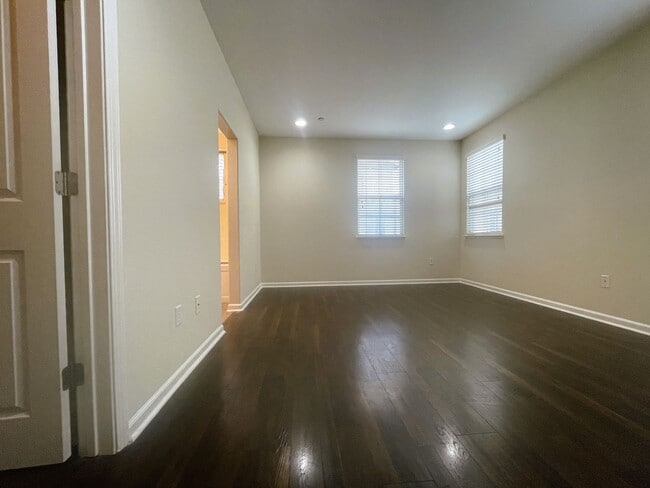 Building Photo - San Jose - 2 Bed, 2 Bath Condo Spacious San Jose Home in Convenient Location