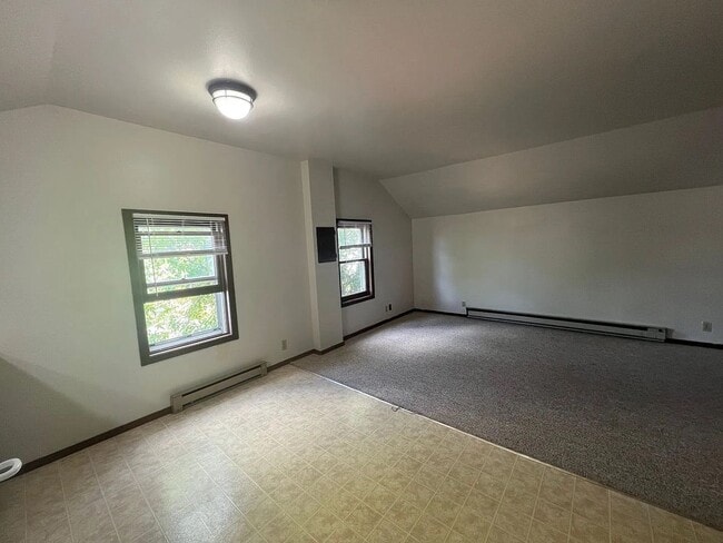 Building Photo - 636 Kickbusch St