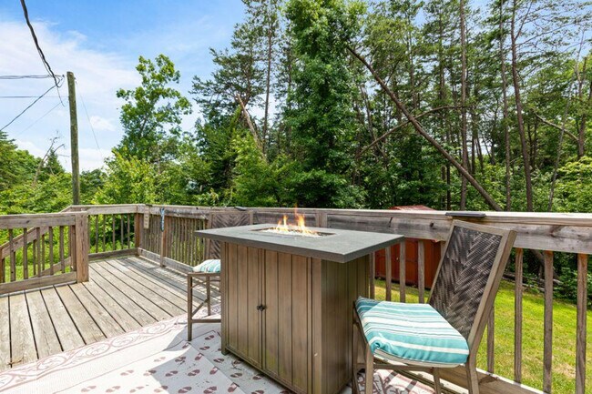 Building Photo - 1150 Pinyon Cir