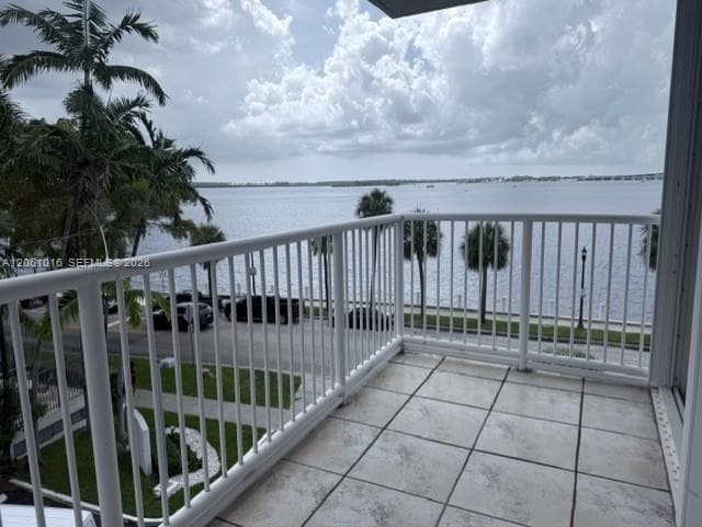 Building Photo - 1440 Brickell Bay Dr