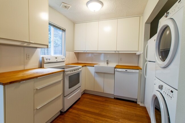 Building Photo - becju03