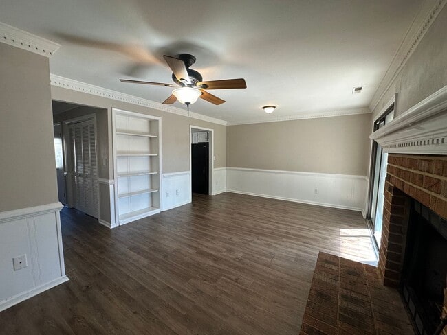 Building Photo - 2-bedroom, 2.5-bath Georgetown Colony Townhouse