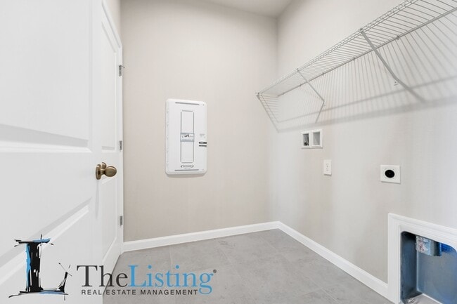 Building Photo - 3685 Kings Canyon Dr