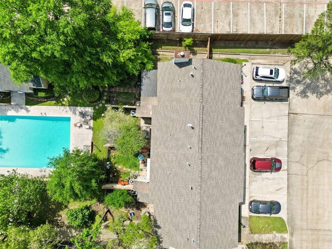 Building Photo - 2030 Plantation Dr