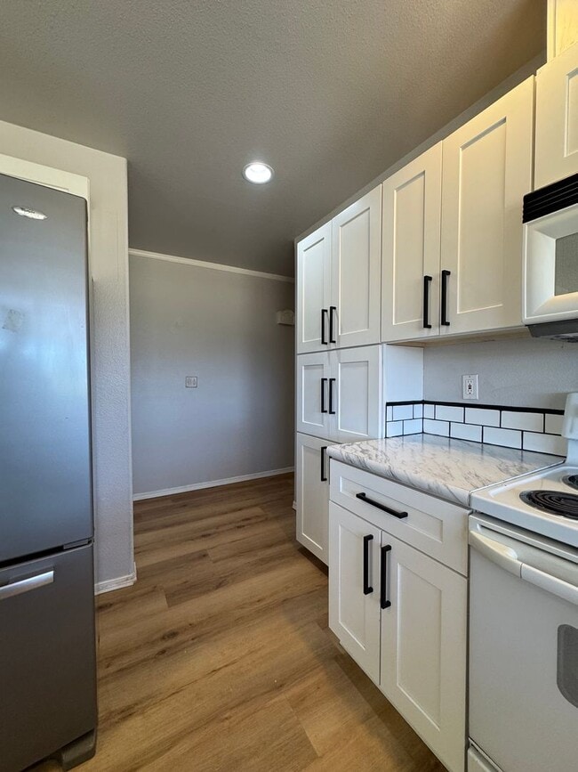 Building Photo - Spacious & Modern 3-Bedroom Home for Lease...