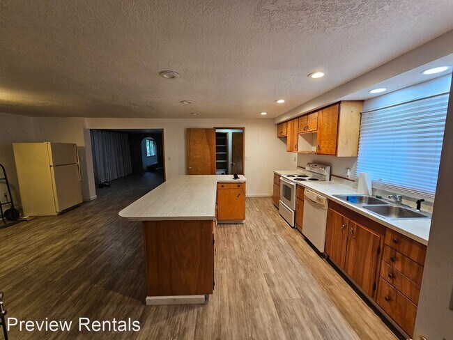 Building Photo - 3 br, 2 bath House - 8971 West Pressentine...