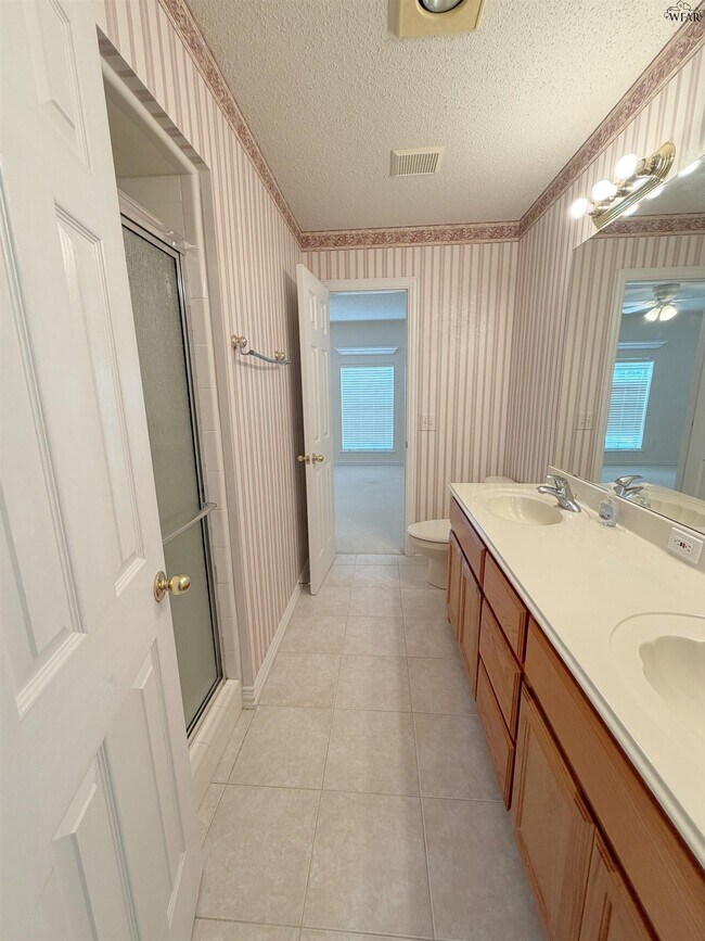 Building Photo - 4506 Hollow Ridge Dr