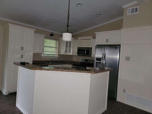 Building Photo - 10556 Rolling Pines Dr