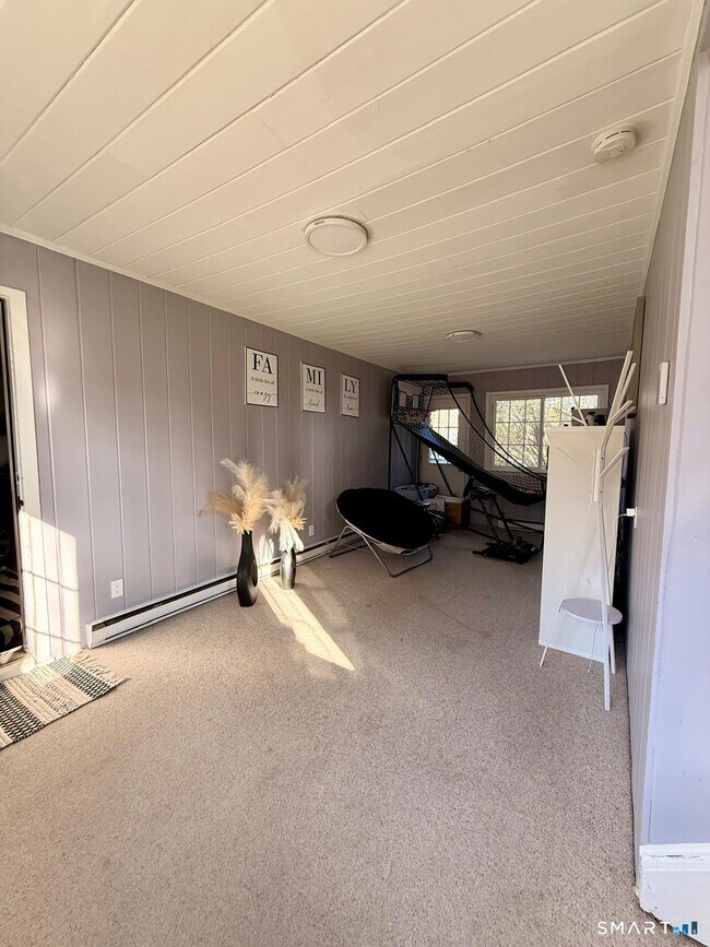 Building Photo - 12 Belaire Dr