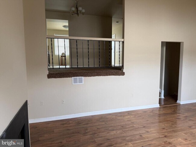 Building Photo - 9 Autumn Hill Way