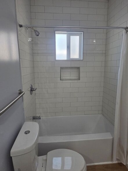 Building Photo - 1715 W 64th St