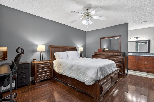 Building Photo - 4483 Carambola Cir S