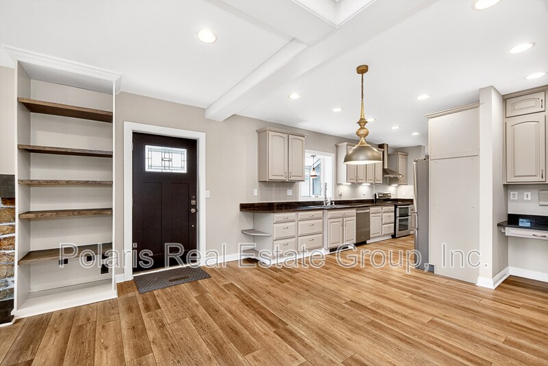 Building Photo - 2222 E 75th St