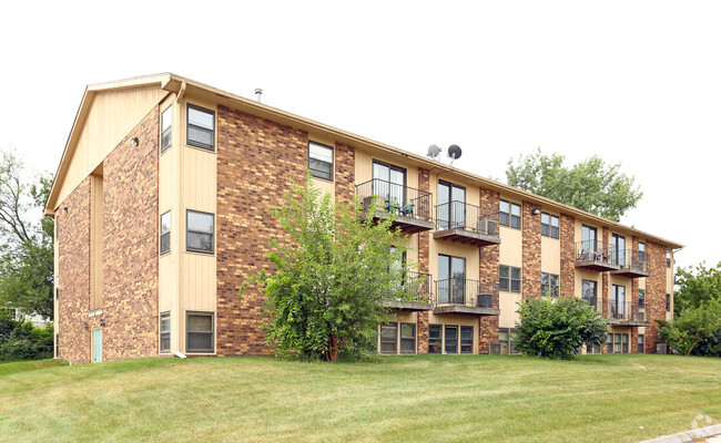 Primary Photo - Adel Village Apartments