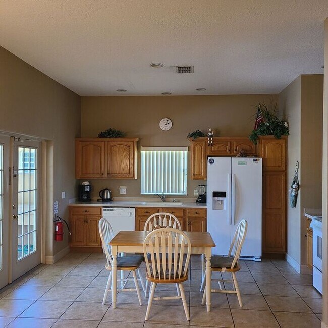 Building Photo - 4BD 4.5 BA Fully furnished home available ...