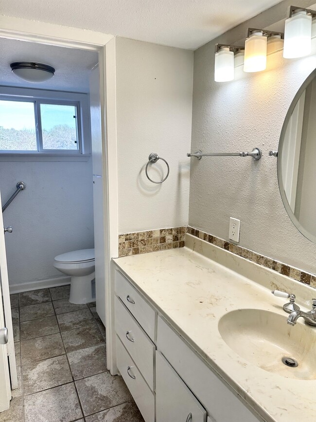 Building Photo - 3402 Ocean Dr