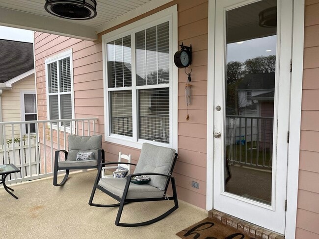 Building Photo - 2476 Lantana Ln