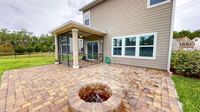 Building Photo - 201 Silver Creek Pl