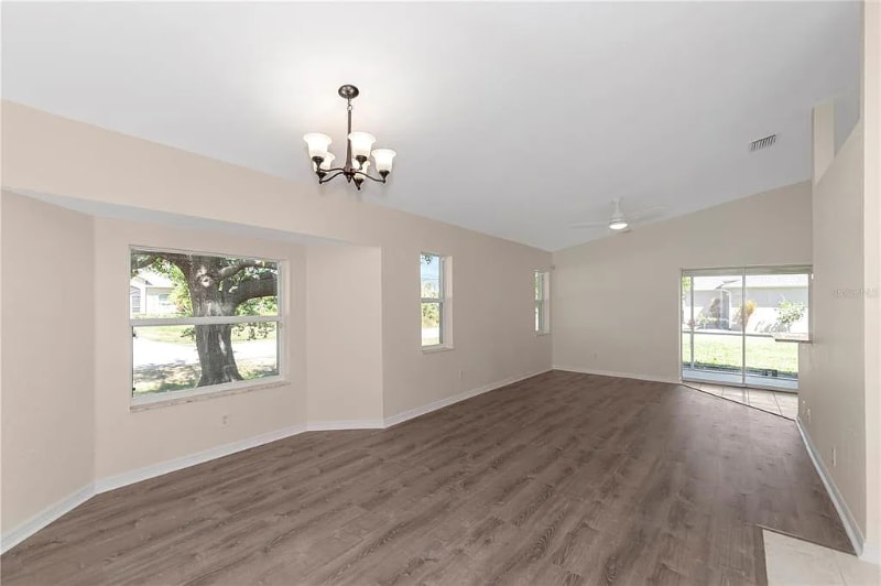 Building Photo - 1401 Hedgewood Cir