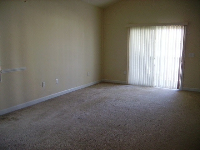 Building Photo - 2 bedroom/2 bath condo in Heatherstone