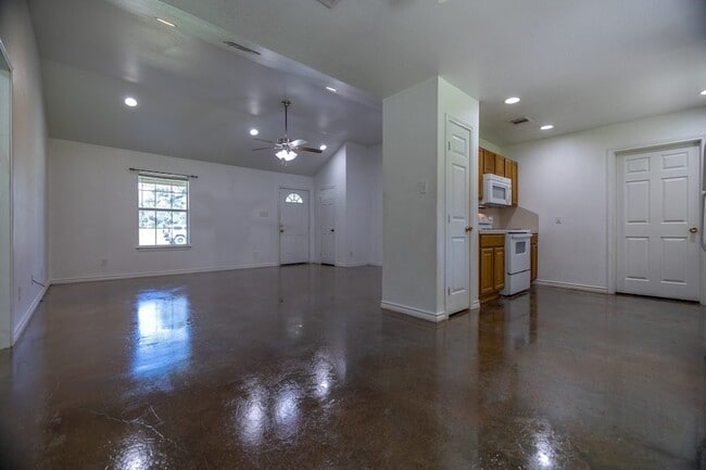 Building Photo - 80 County Rd 2269